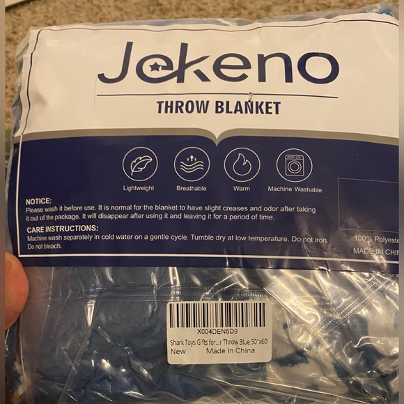 Jekeno Shark Glow in The Dark Blanket,  Throw Blue 50"x60" - Picture 5 of 6